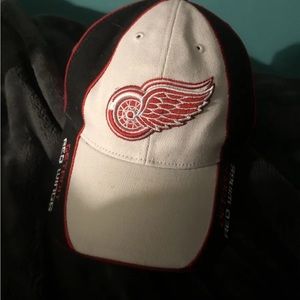 DETROIT RED WINGS HAT ONE SIZE FITS ALL SHIP FAST